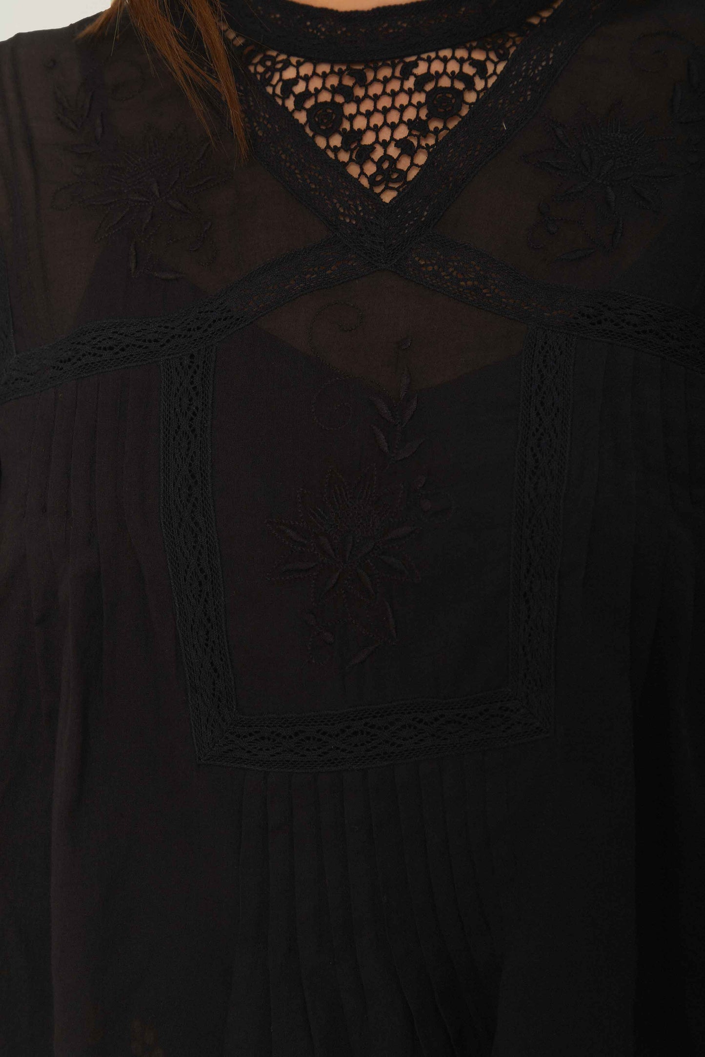 FARM Rio Black Short Sleeve Collar Blouse