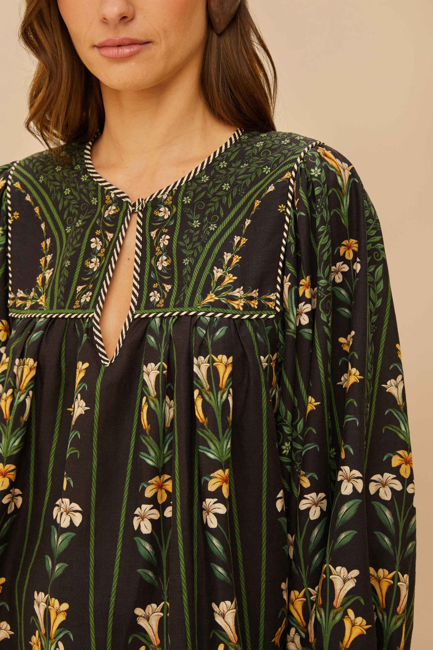 FARM Rio Black Flowers Arch LENZING™ ECOVERO™ Euroflax™ Blouse