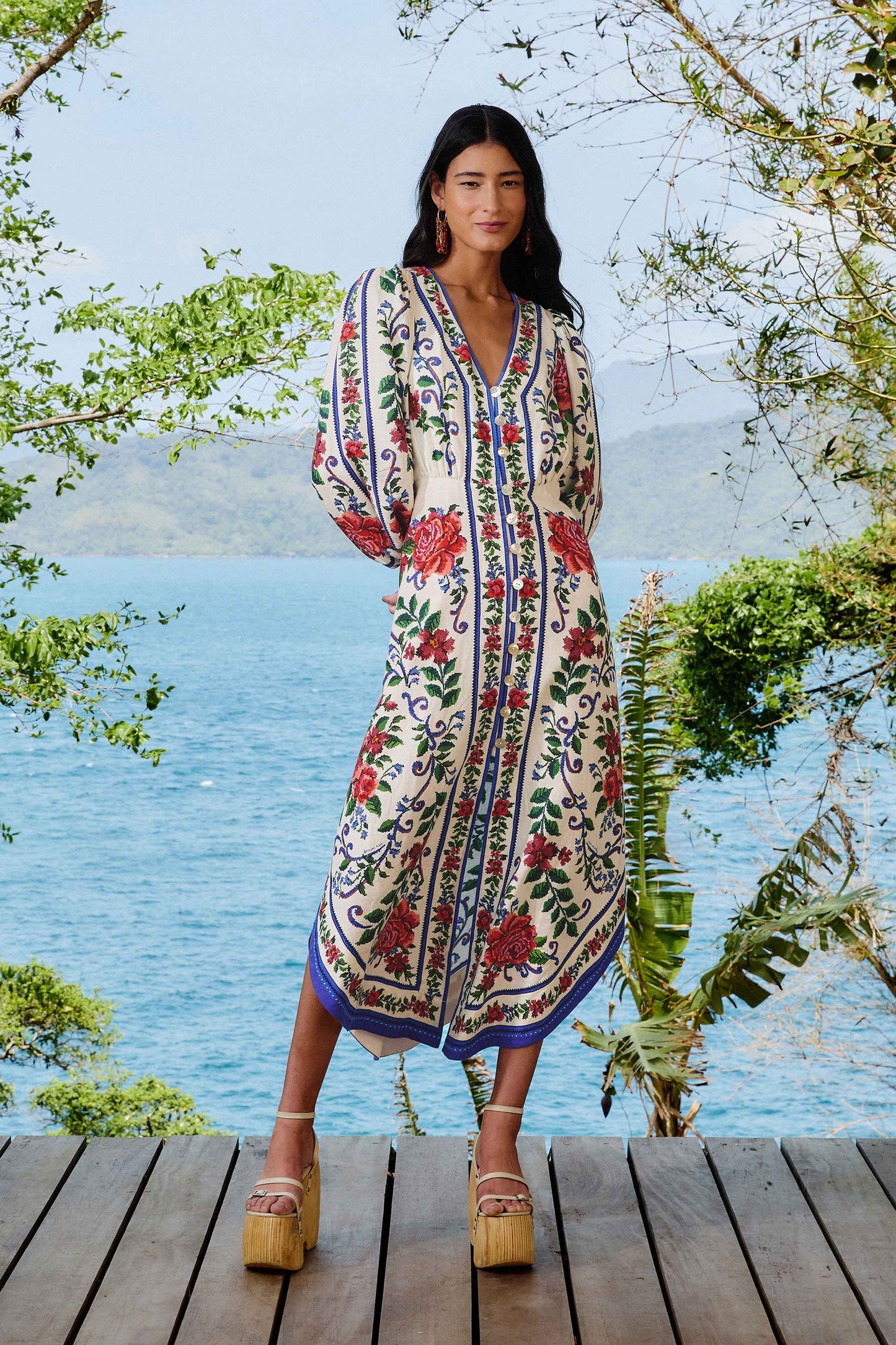 FARM Rio Off-White Flower Tapestry LENZING™ ECOVERO™ Euroflax™ Maxi Dress