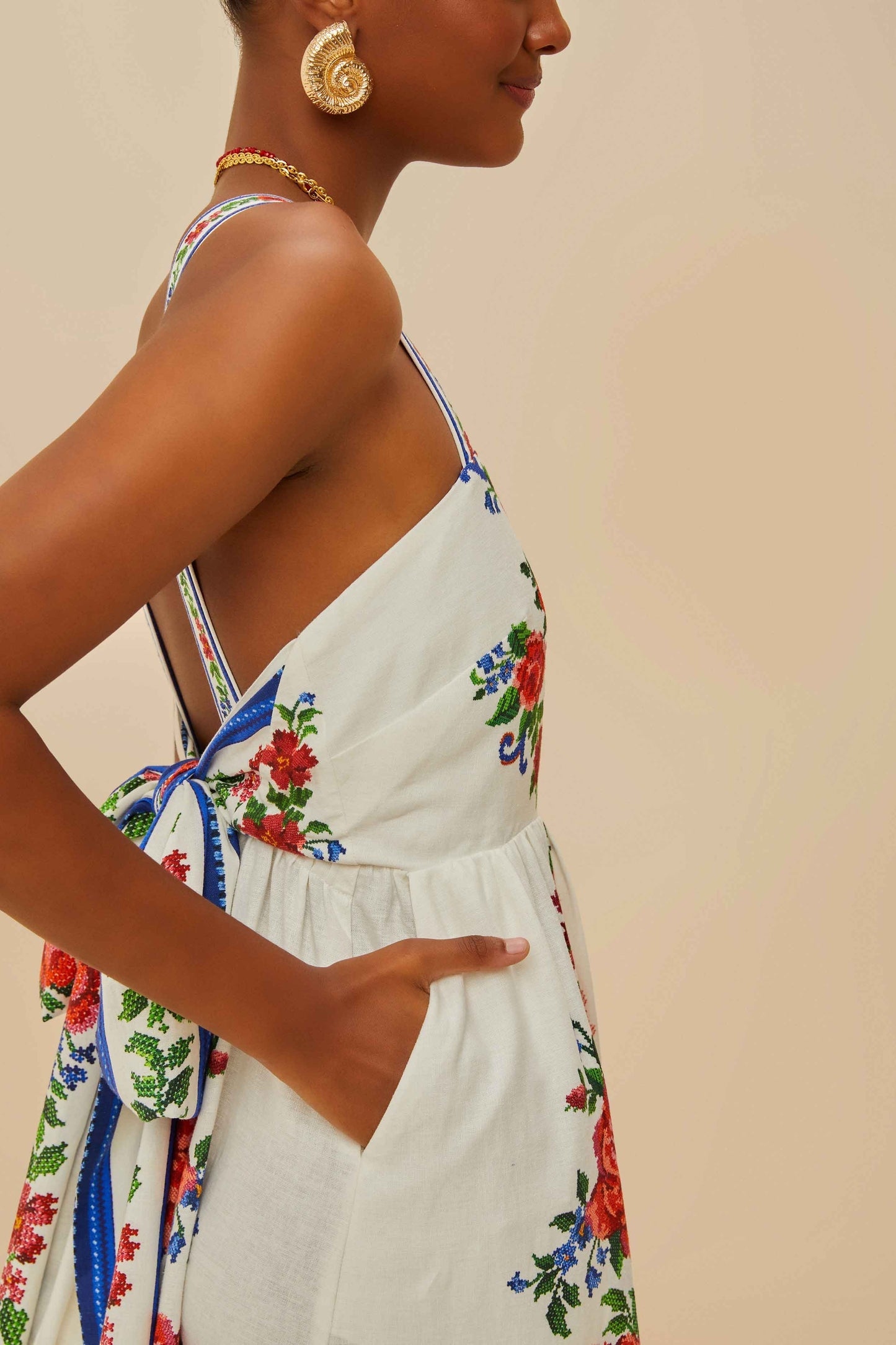 FARM Rio Off-White Flower Tapestry LENZING™ ECOVERO™ Euroflax™ Maxi Dress