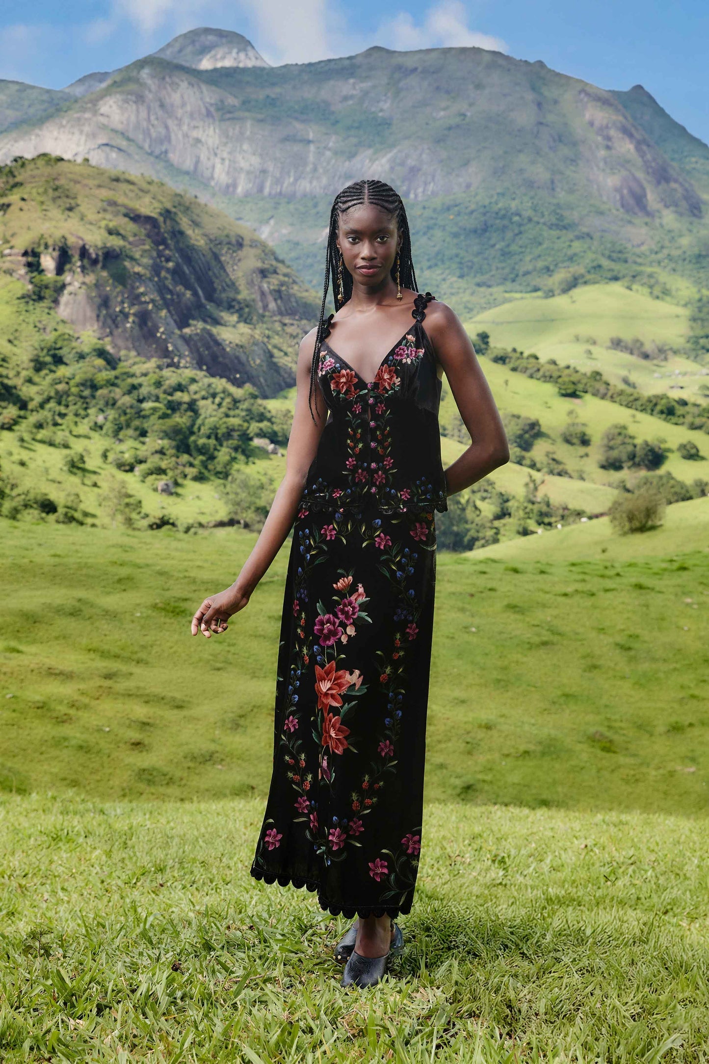 FARM Rio Black Belle Garden Scallop Hem Midi Skirt | FARM Rio