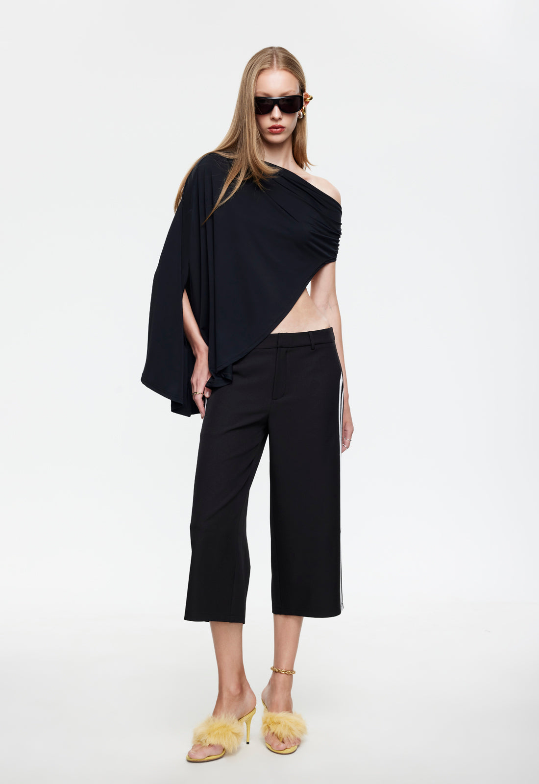 Lioness Fashion US | REBORN PONCHO - NOIR