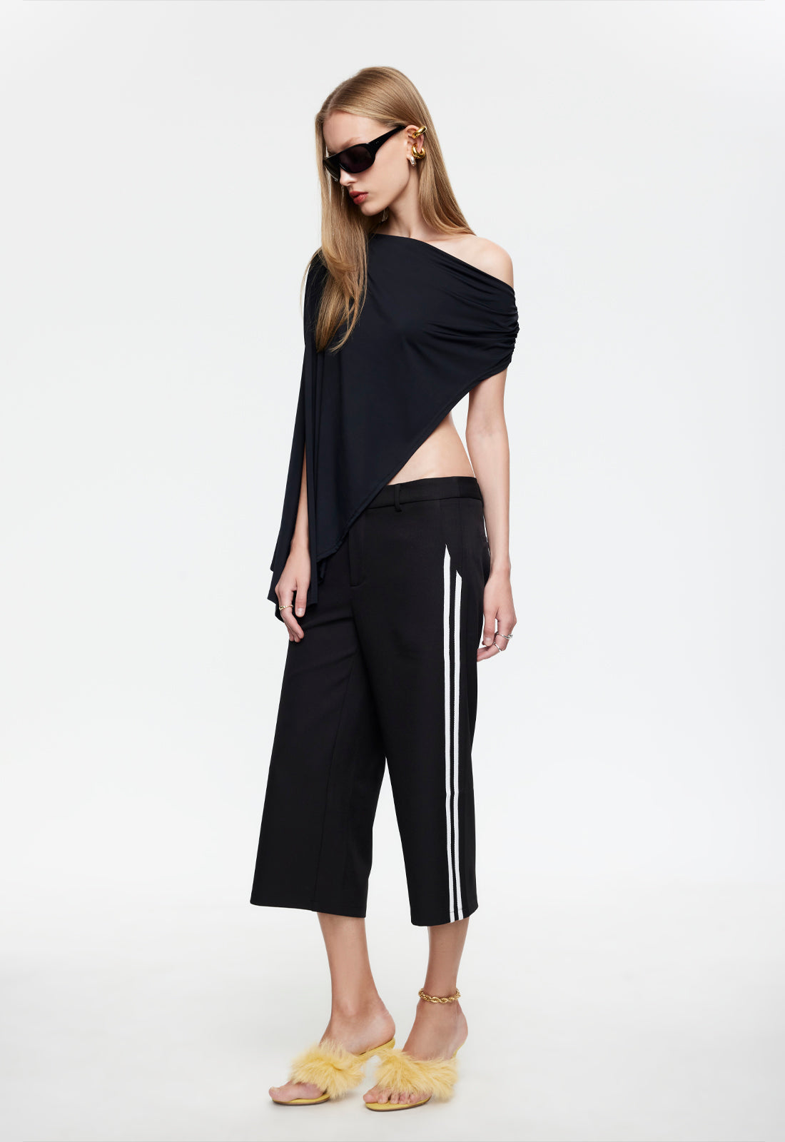 Lioness Fashion US | REBORN PONCHO - NOIR